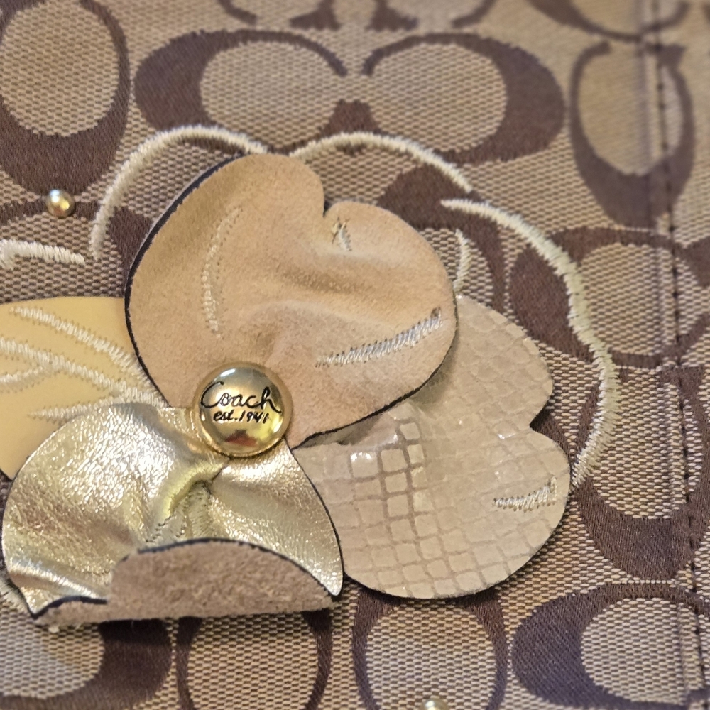 Coach Signature Brown Handbag with leather embroidered flowers - Picture 4 of 11